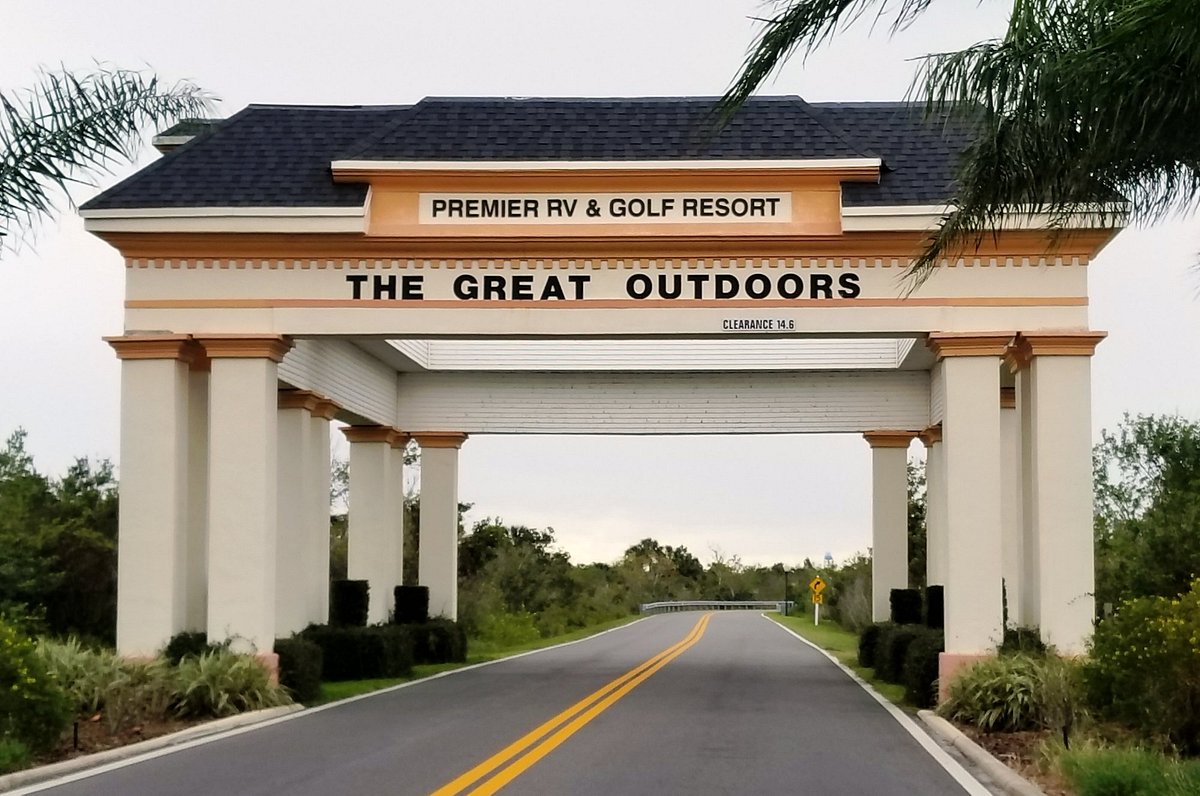 Pic of entrance sign to The Great Outdoors Golf & RV Resort